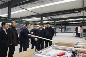 比亞迪股份有限公司副總裁劉煥明、株洲市高新區(qū)管委會(huì)副主任馬立恒、統(tǒng)戰(zhàn)部長(zhǎng)周玉智等領(lǐng)導(dǎo)一行蒞臨我司 指導(dǎo)工作